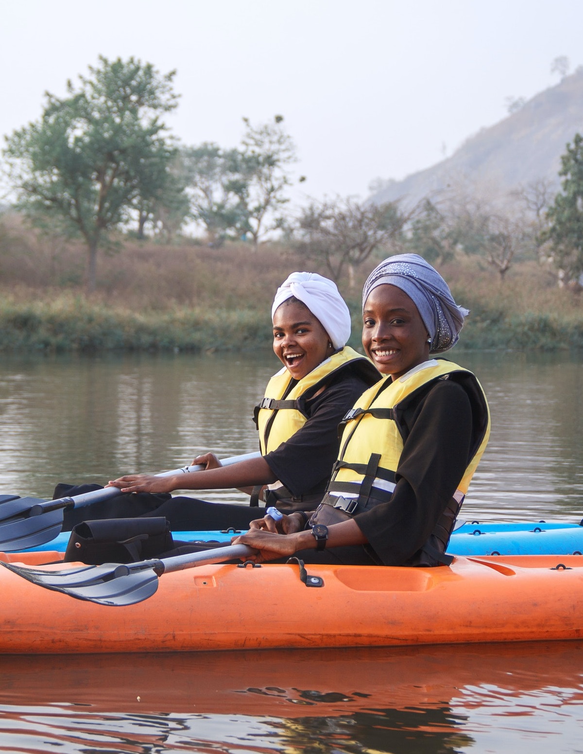 Mujeres en kayak